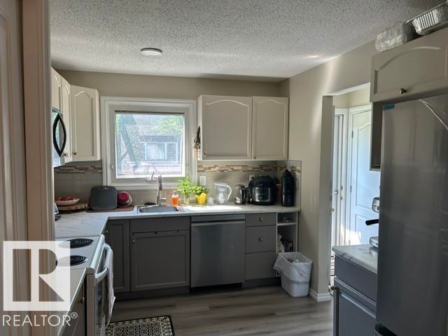 












32 Belmead GD NW

,
Edmonton,




AB
T5T 1J1

