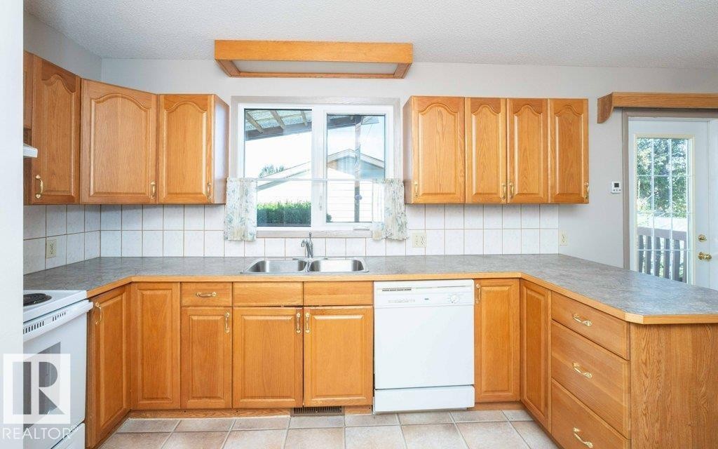 












9716 99 Street 

,
Westlock,




AB
T7P 1Y4

