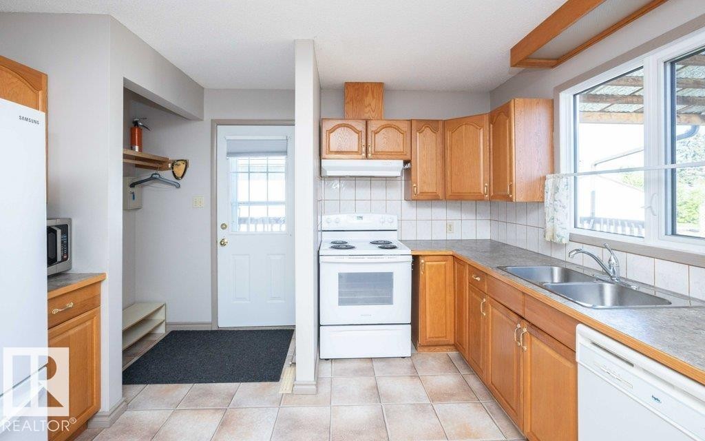 












9716 99 Street 

,
Westlock,




AB
T7P 1Y4

