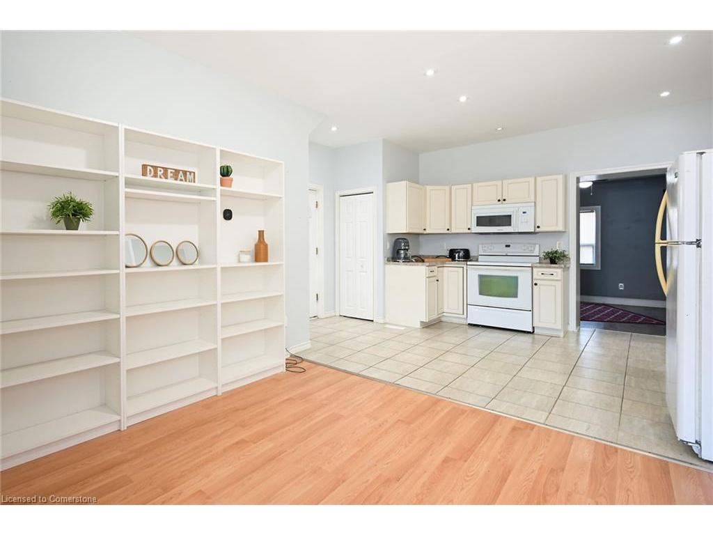 









200


Kensington

Avenue North,
Hamilton,




ON
L8L 7N7

