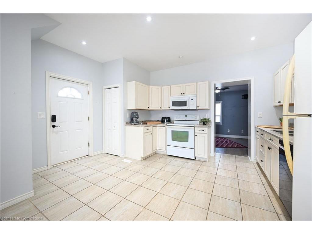 









200


Kensington

Avenue North,
Hamilton,




ON
L8L 7N7

