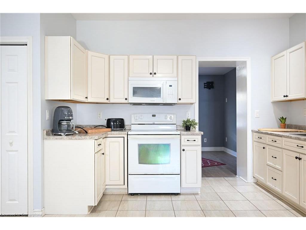 









200


Kensington

Avenue North,
Hamilton,




ON
L8L 7N7

