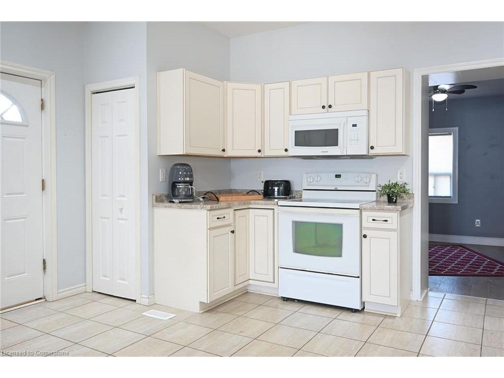 









200


Kensington

Avenue North,
Hamilton,




ON
L8L 7N7

