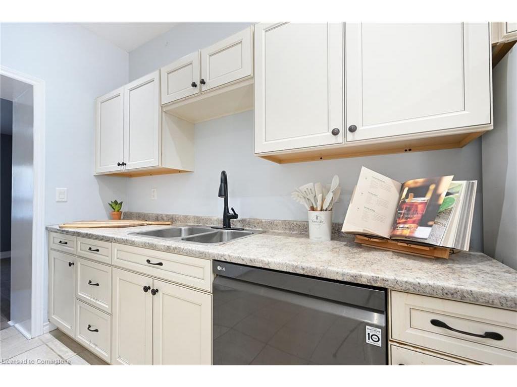 









200


Kensington

Avenue North,
Hamilton,




ON
L8L 7N7

