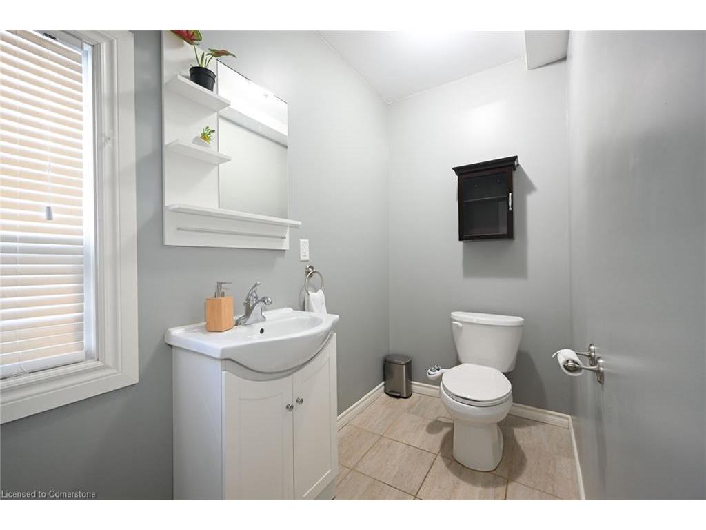 









200


Kensington

Avenue North,
Hamilton,




ON
L8L 7N7

