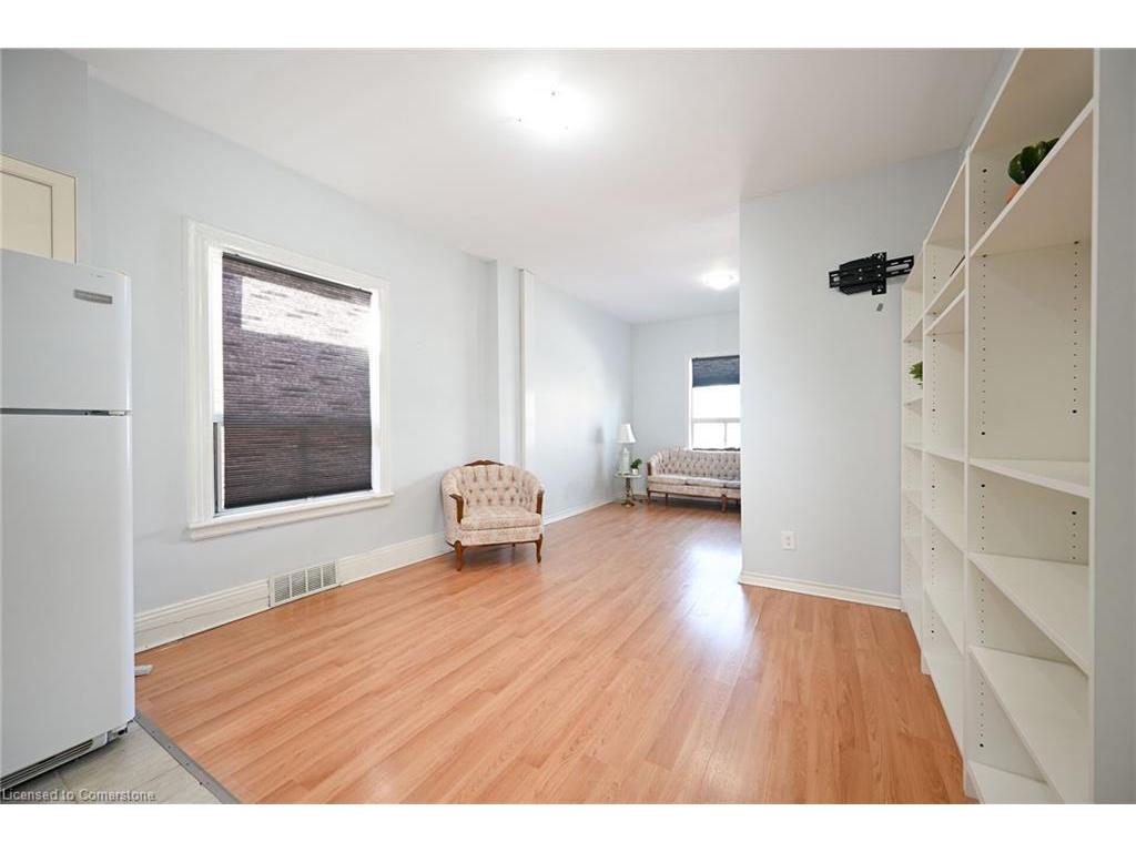









200


Kensington

Avenue North,
Hamilton,




ON
L8L 7N7

