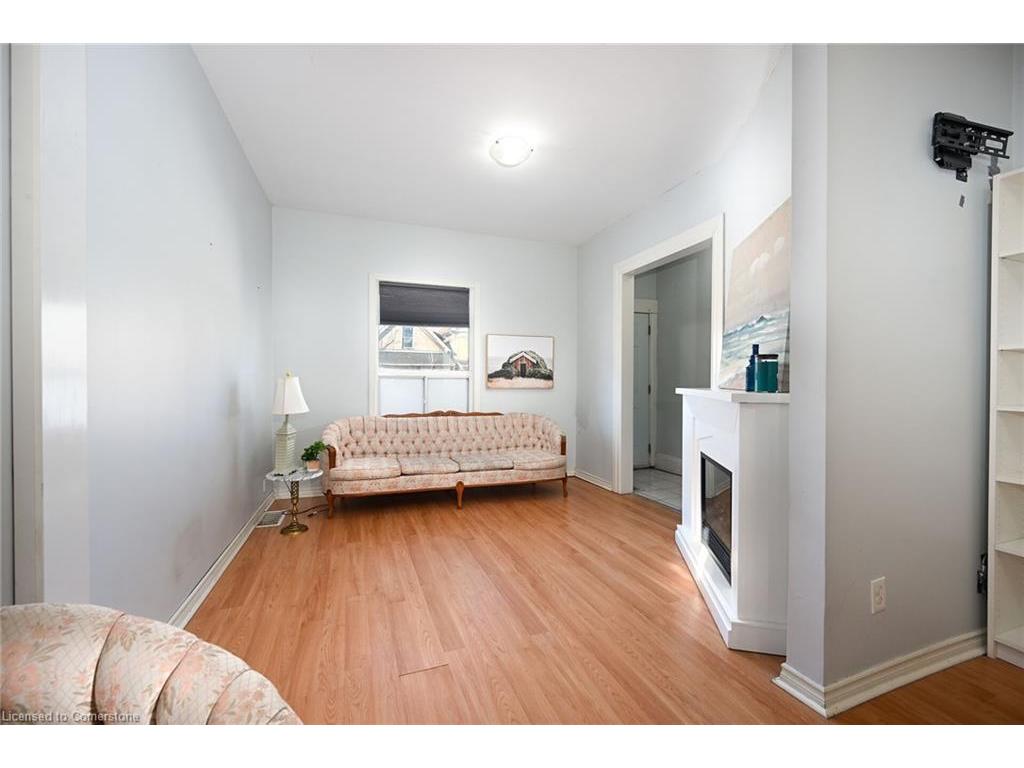 









200


Kensington

Avenue North,
Hamilton,




ON
L8L 7N7

