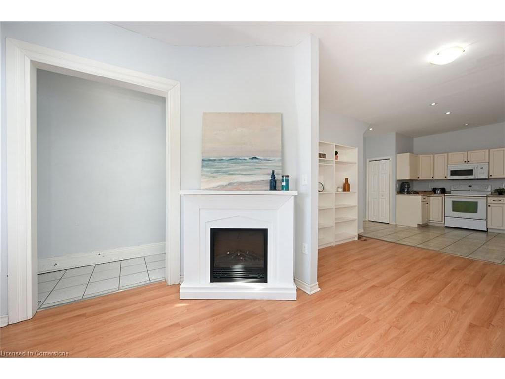 









200


Kensington

Avenue North,
Hamilton,




ON
L8L 7N7

