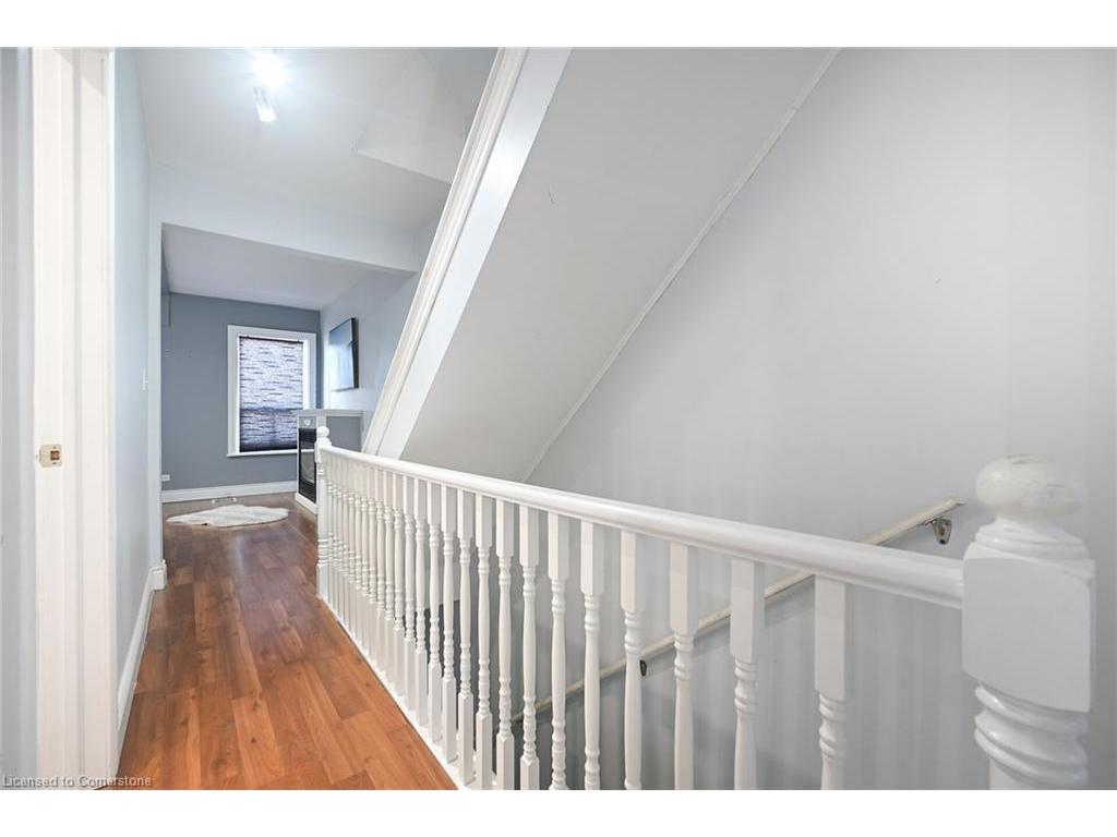 









200


Kensington

Avenue North,
Hamilton,




ON
L8L 7N7

