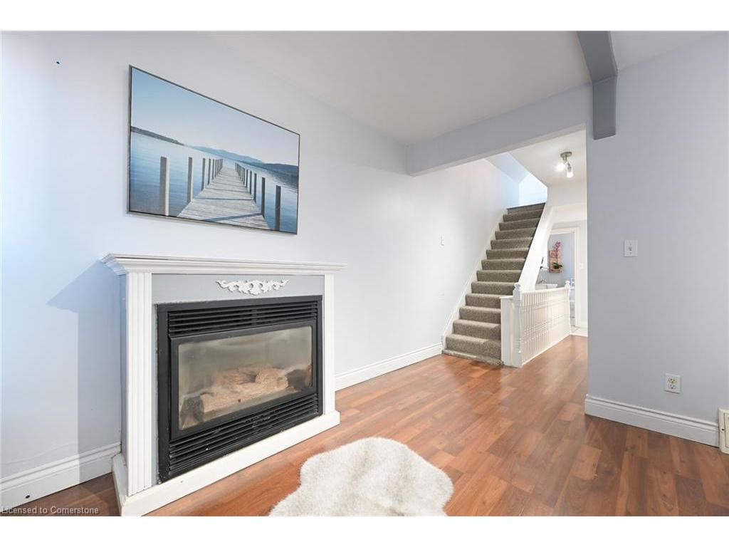 









200


Kensington

Avenue North,
Hamilton,




ON
L8L 7N7

