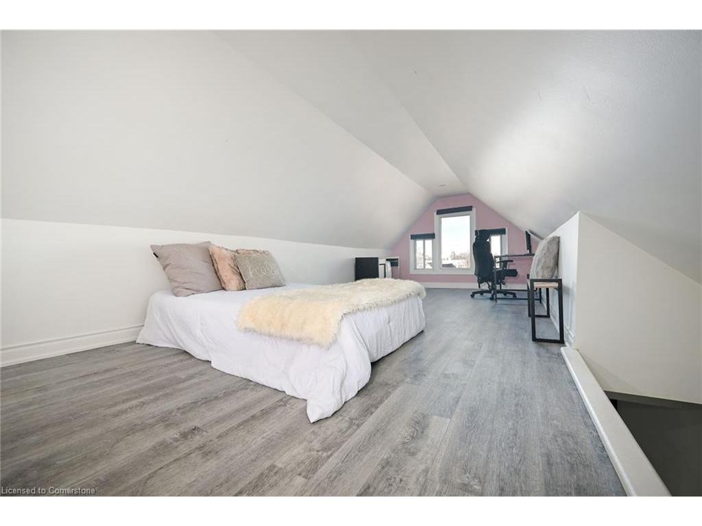









200


Kensington

Avenue North,
Hamilton,




ON
L8L 7N7

