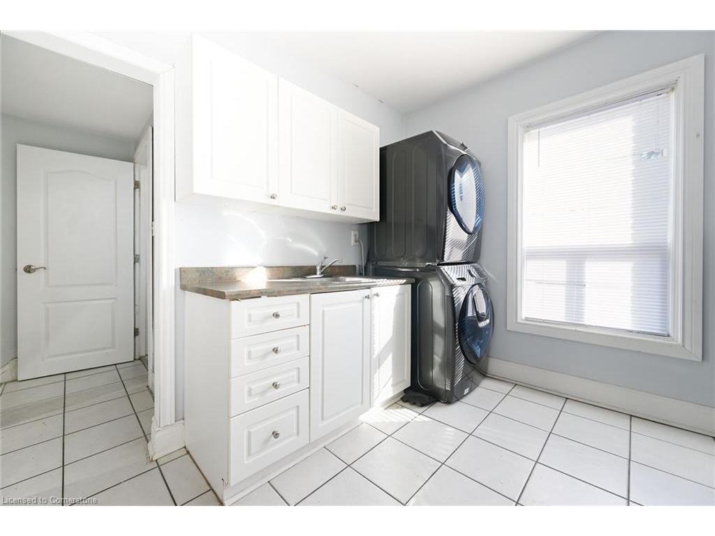 









200


Kensington

Avenue North,
Hamilton,




ON
L8L 7N7

