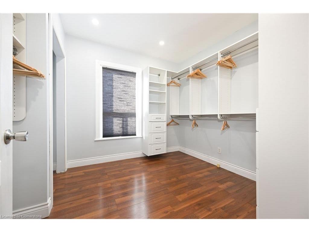 









200


Kensington

Avenue North,
Hamilton,




ON
L8L 7N7

