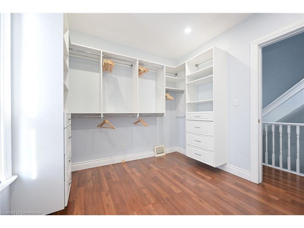 









200


Kensington

Avenue North,
Hamilton,




ON
L8L 7N7

