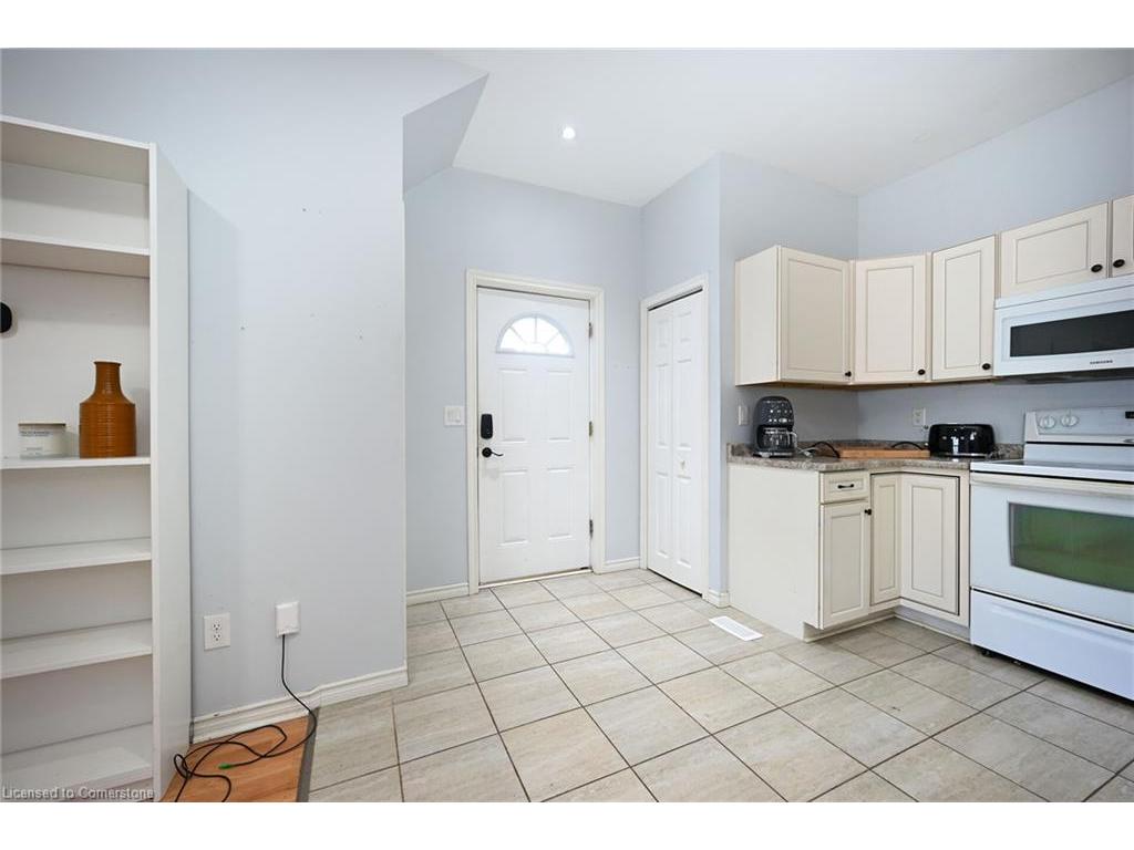 









200


Kensington

Avenue North,
Hamilton,




ON
L8L 7N7

