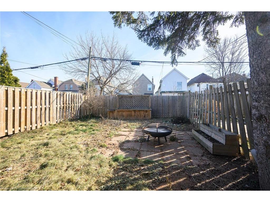 









200


Kensington

Avenue North,
Hamilton,




ON
L8L 7N7

