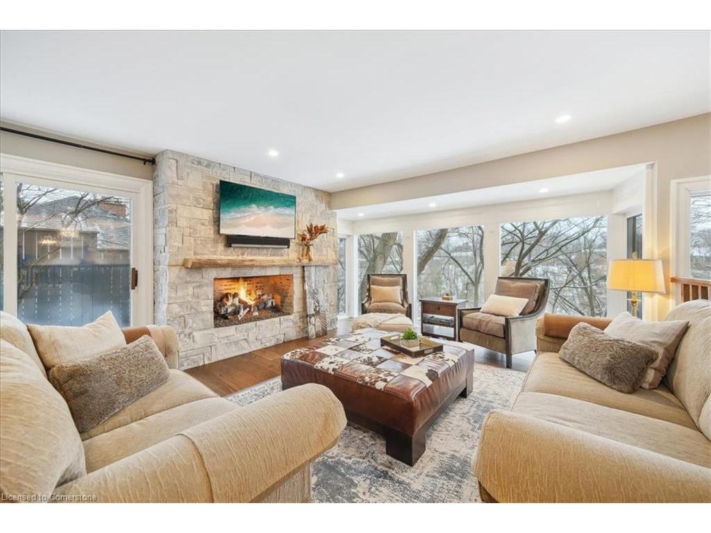 









382


Trafalgar

Road,
Oakville,




ON
L6J 3H5

