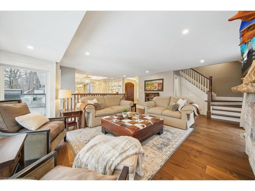 









382


Trafalgar

Road,
Oakville,




ON
L6J 3H5

