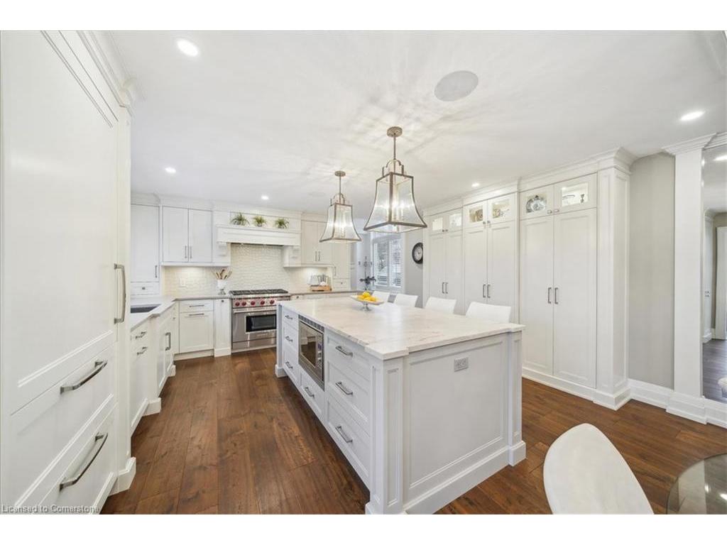 









382


Trafalgar

Road,
Oakville,




ON
L6J 3H5

