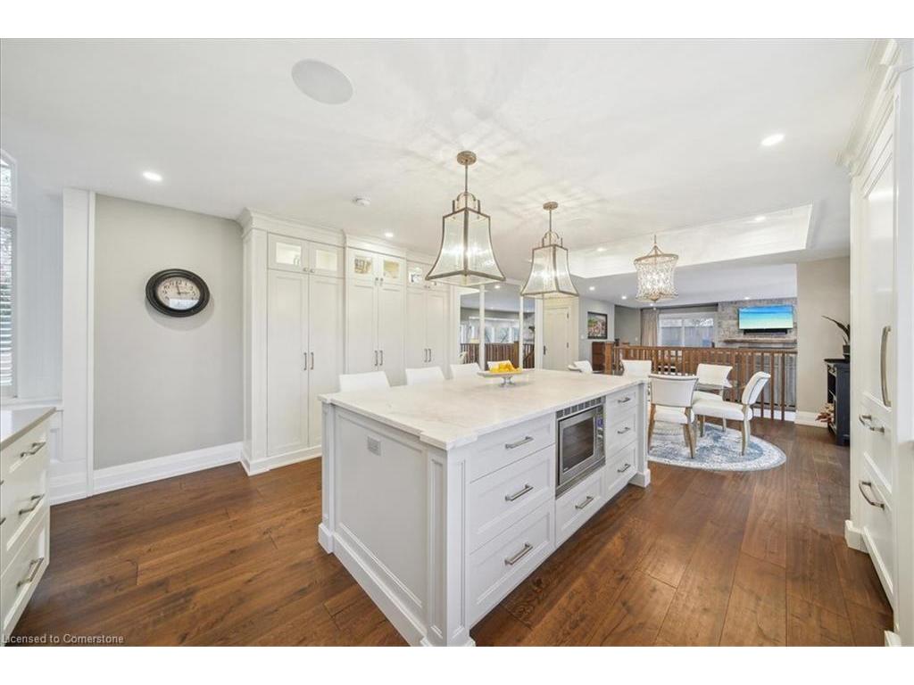 









382


Trafalgar

Road,
Oakville,




ON
L6J 3H5

