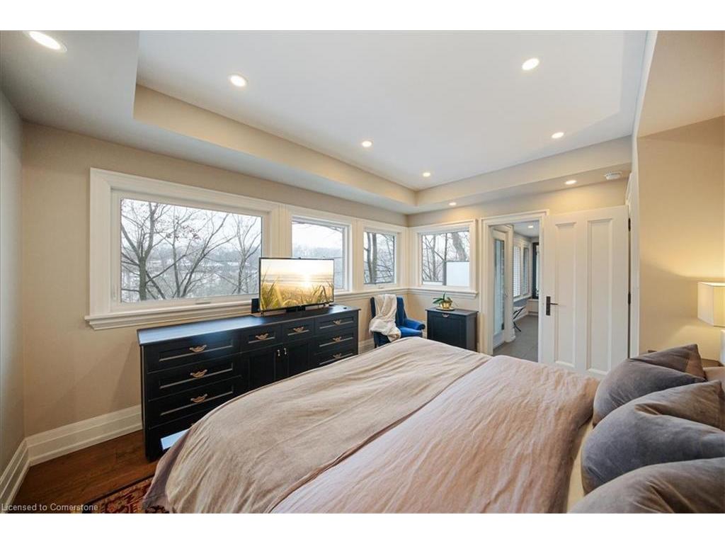 









382


Trafalgar

Road,
Oakville,




ON
L6J 3H5

