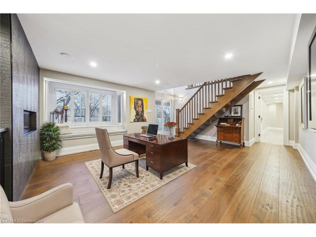 









382


Trafalgar

Road,
Oakville,




ON
L6J 3H5

