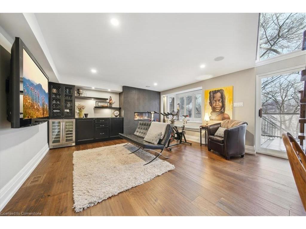 









382


Trafalgar

Road,
Oakville,




ON
L6J 3H5

