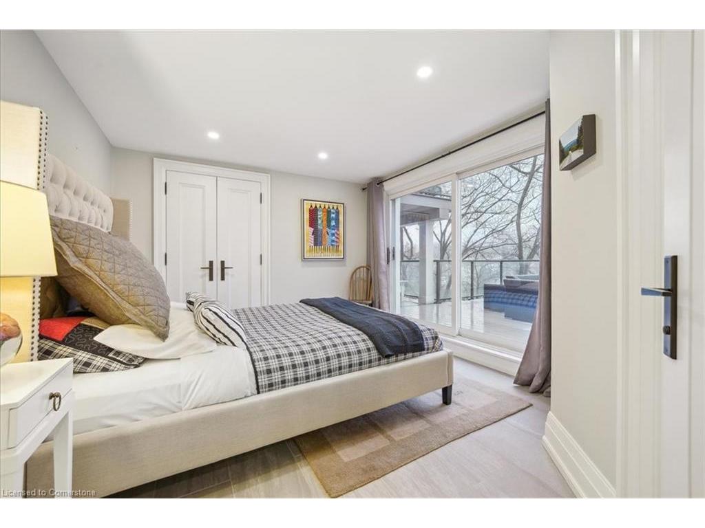 









382


Trafalgar

Road,
Oakville,




ON
L6J 3H5

