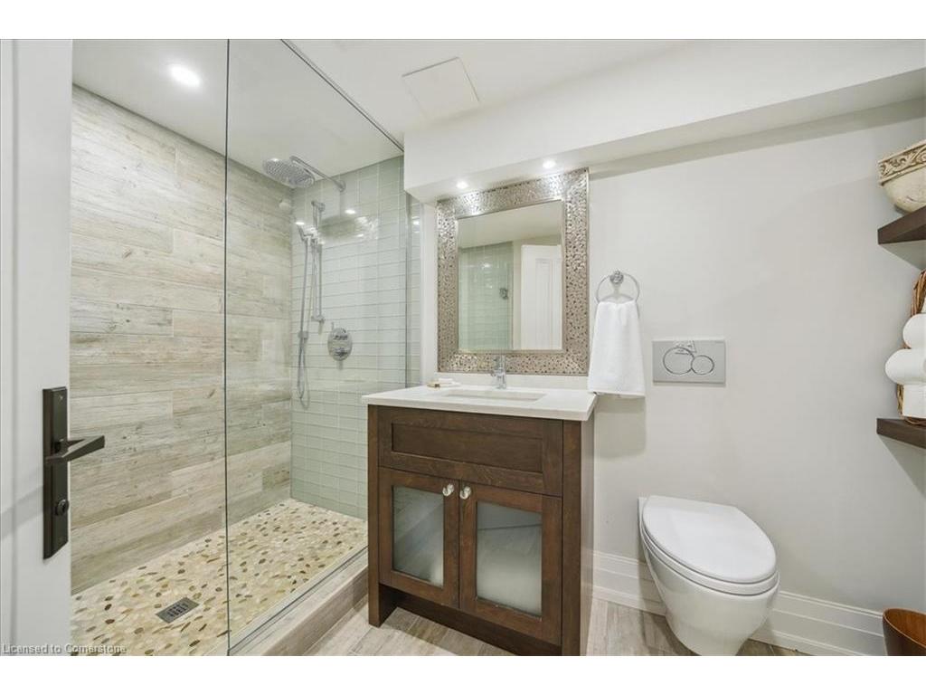 









382


Trafalgar

Road,
Oakville,




ON
L6J 3H5

