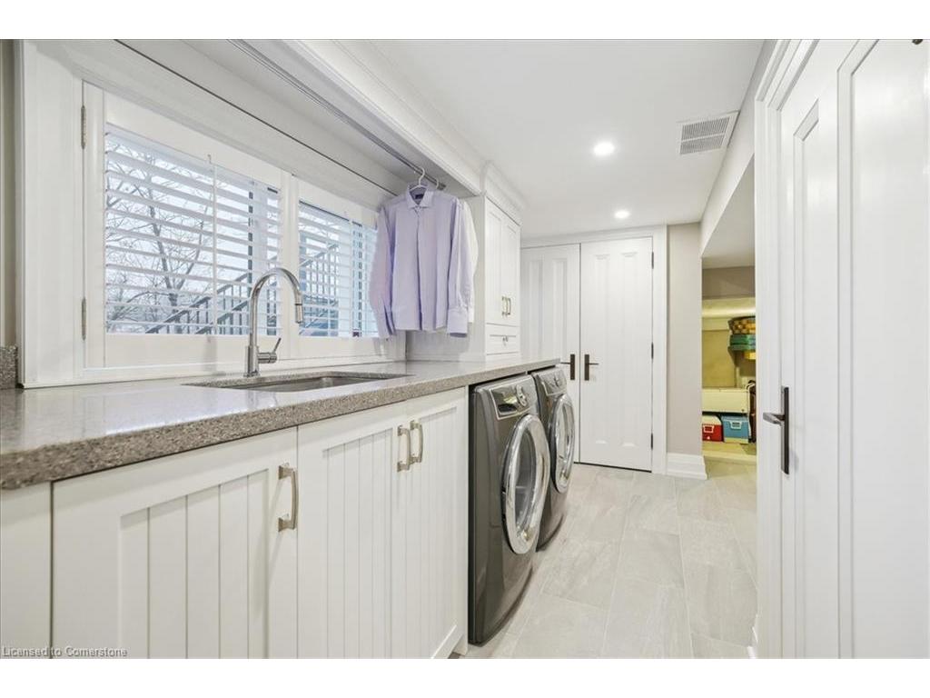 









382


Trafalgar

Road,
Oakville,




ON
L6J 3H5

