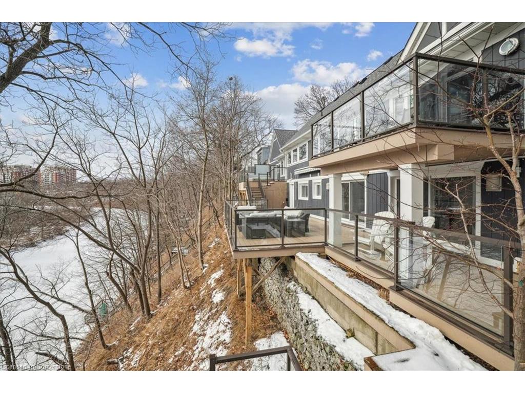 









382


Trafalgar

Road,
Oakville,




ON
L6J 3H5

