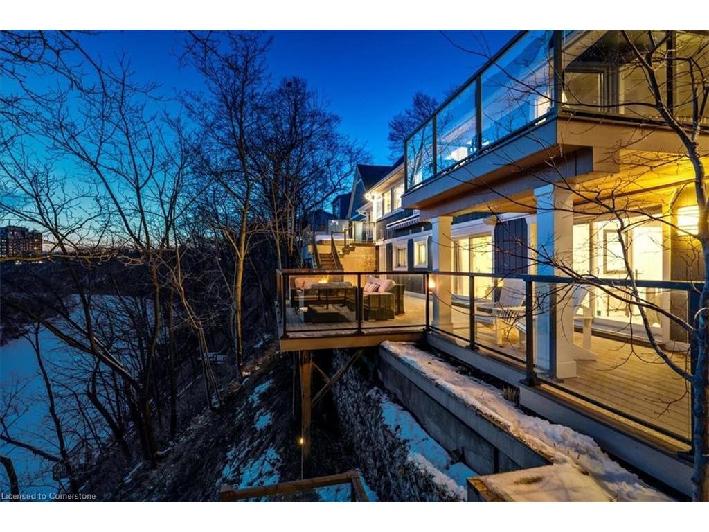 









382


Trafalgar

Road,
Oakville,




ON
L6J 3H5

