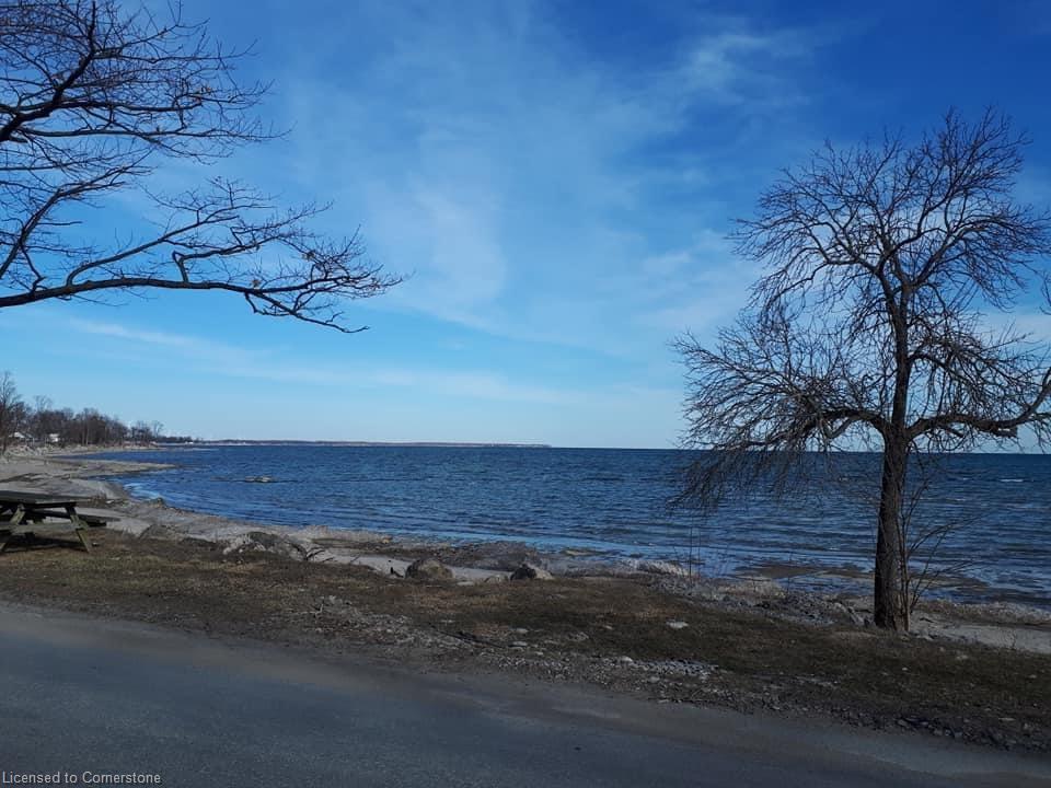 









817


Lakeshore

Road,
Selkirk,




ON
N0A 1P0

