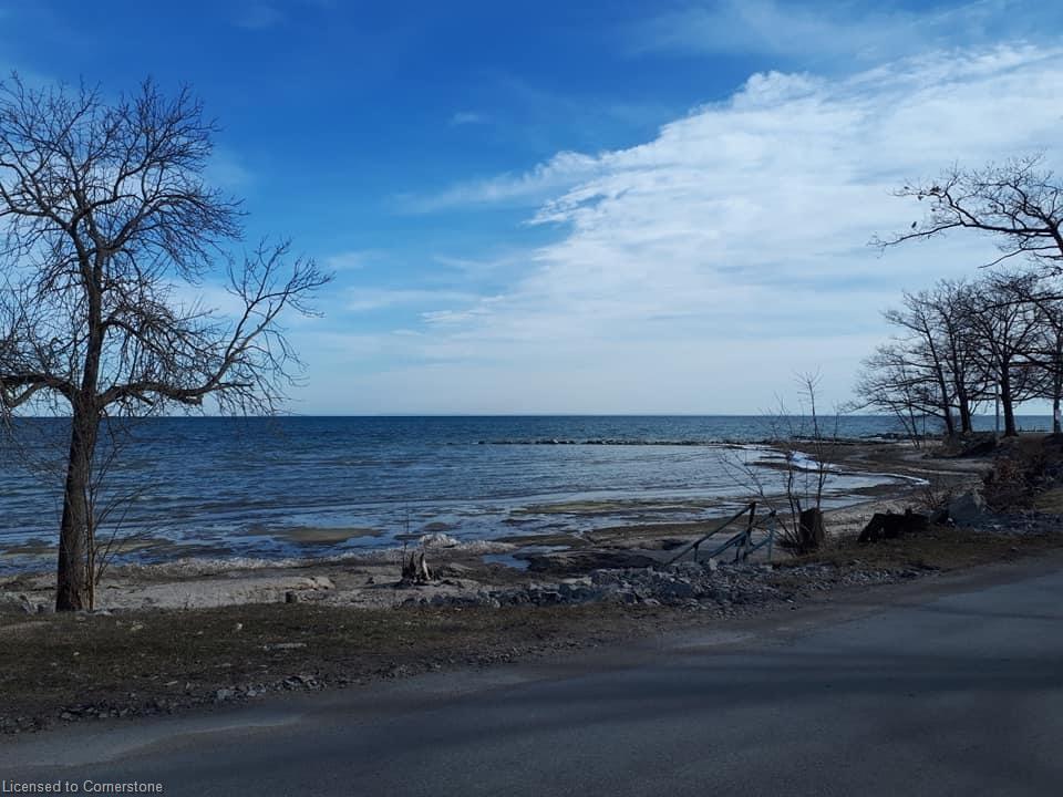 









817


Lakeshore

Road,
Selkirk,




ON
N0A 1P0

