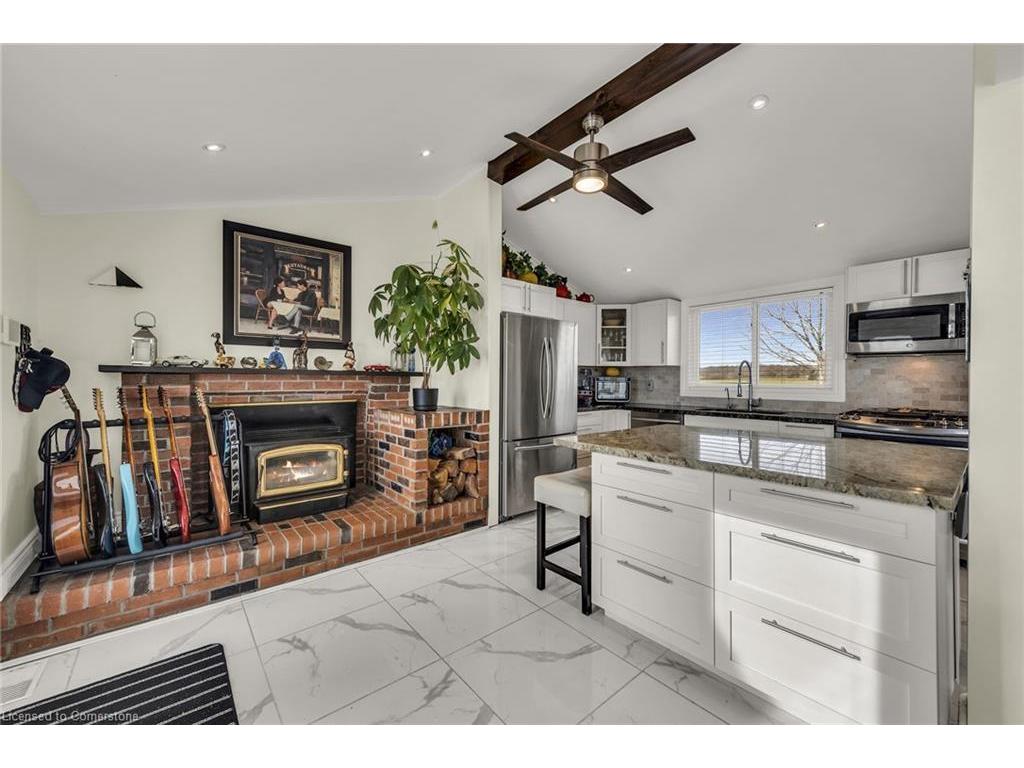 









817


Lakeshore

Road,
Selkirk,




ON
N0A 1P0

