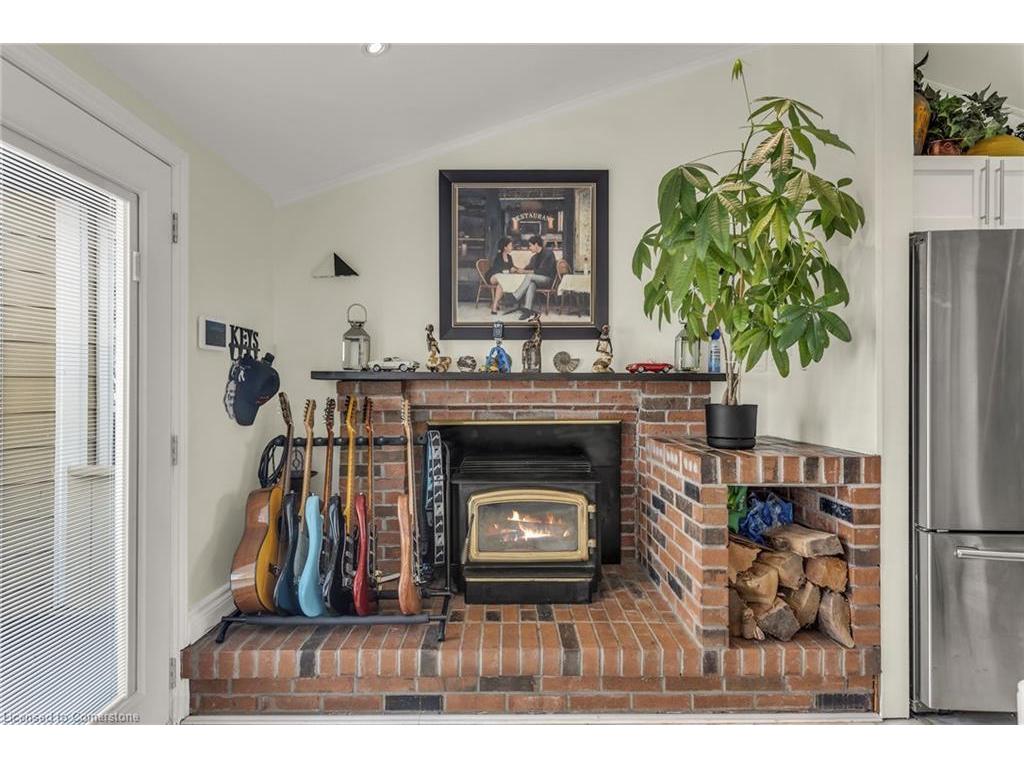 









817


Lakeshore

Road,
Selkirk,




ON
N0A 1P0

