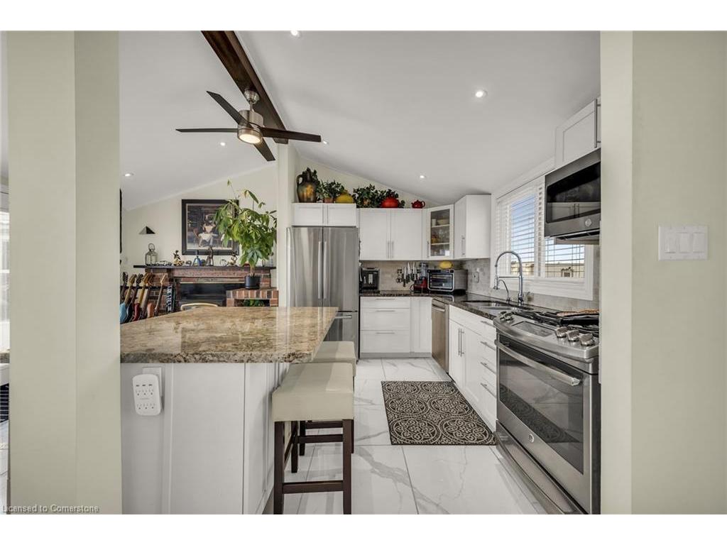 









817


Lakeshore

Road,
Selkirk,




ON
N0A 1P0

