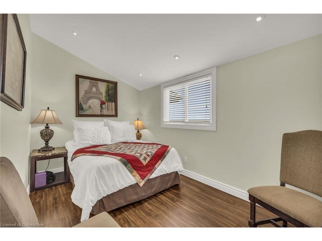 









817


Lakeshore

Road,
Selkirk,




ON
N0A 1P0

