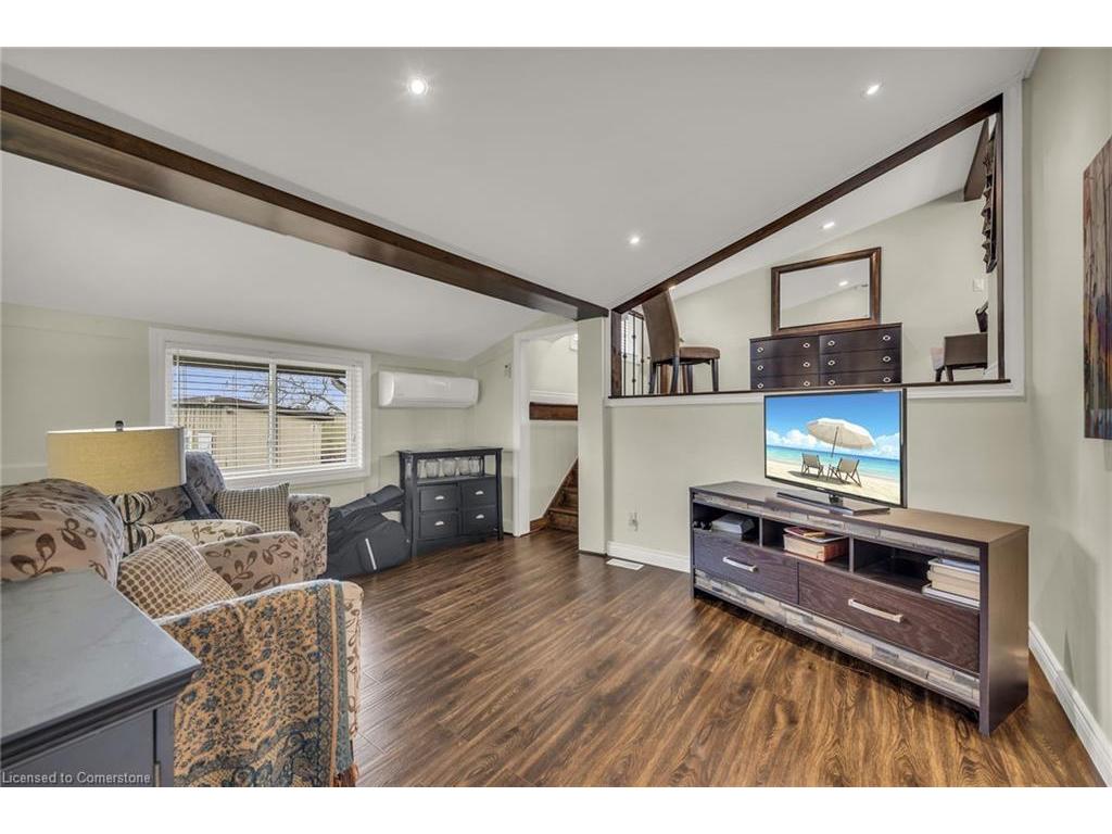 









817


Lakeshore

Road,
Selkirk,




ON
N0A 1P0

