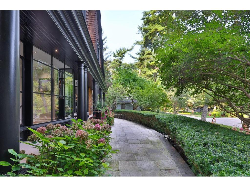 









905


Sangster

Avenue,
Mississauga,




ON
L5H 2Y3

