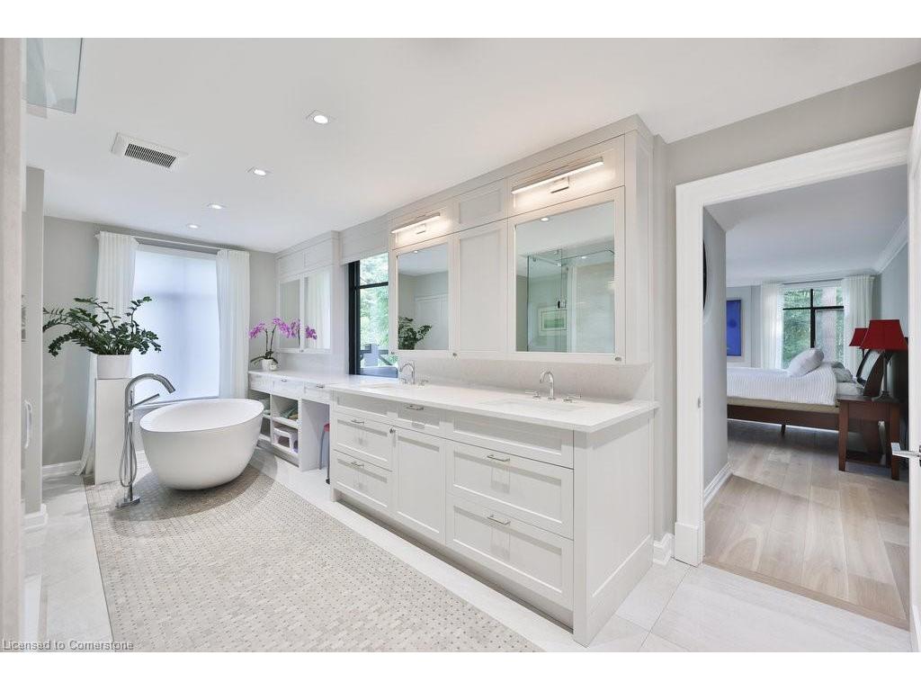 









905


Sangster

Avenue,
Mississauga,




ON
L5H 2Y3

