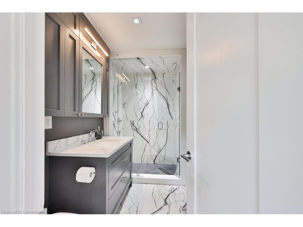 









905


Sangster

Avenue,
Mississauga,




ON
L5H 2Y3

