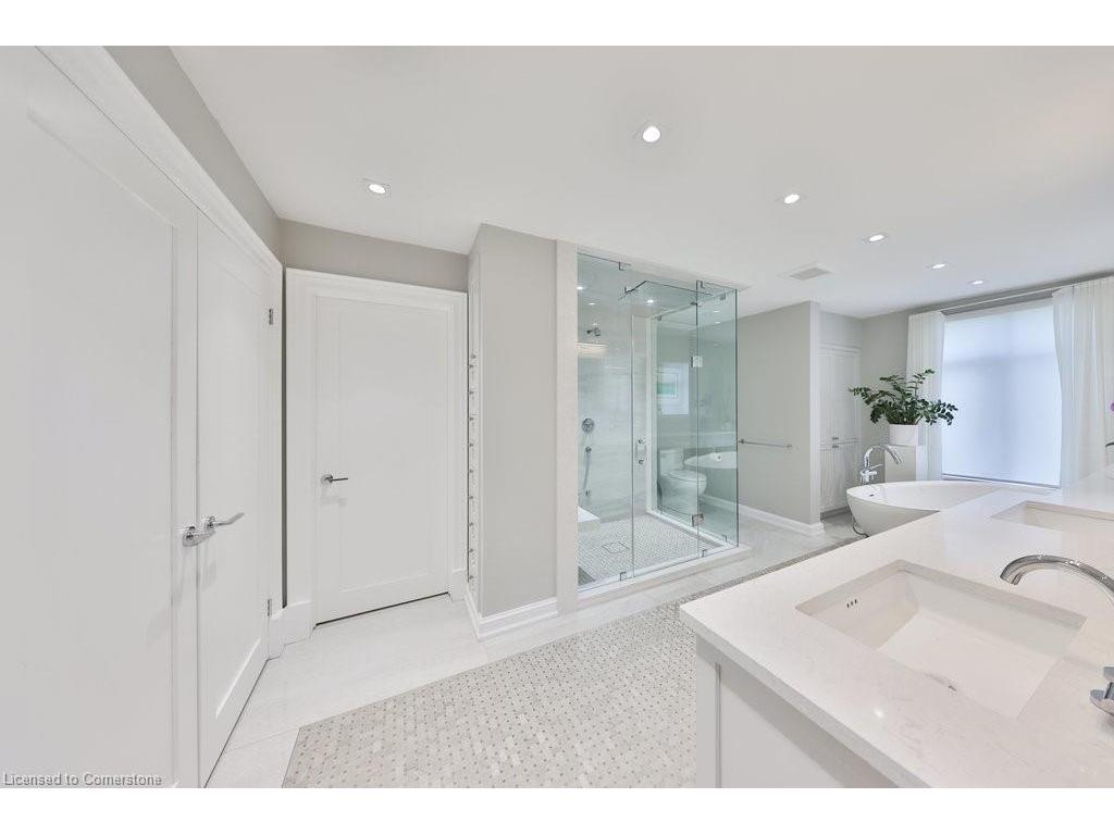 









905


Sangster

Avenue,
Mississauga,




ON
L5H 2Y3

