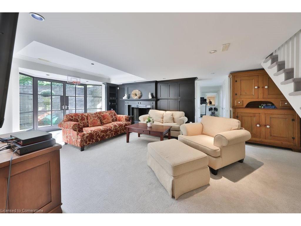 









905


Sangster

Avenue,
Mississauga,




ON
L5H 2Y3

