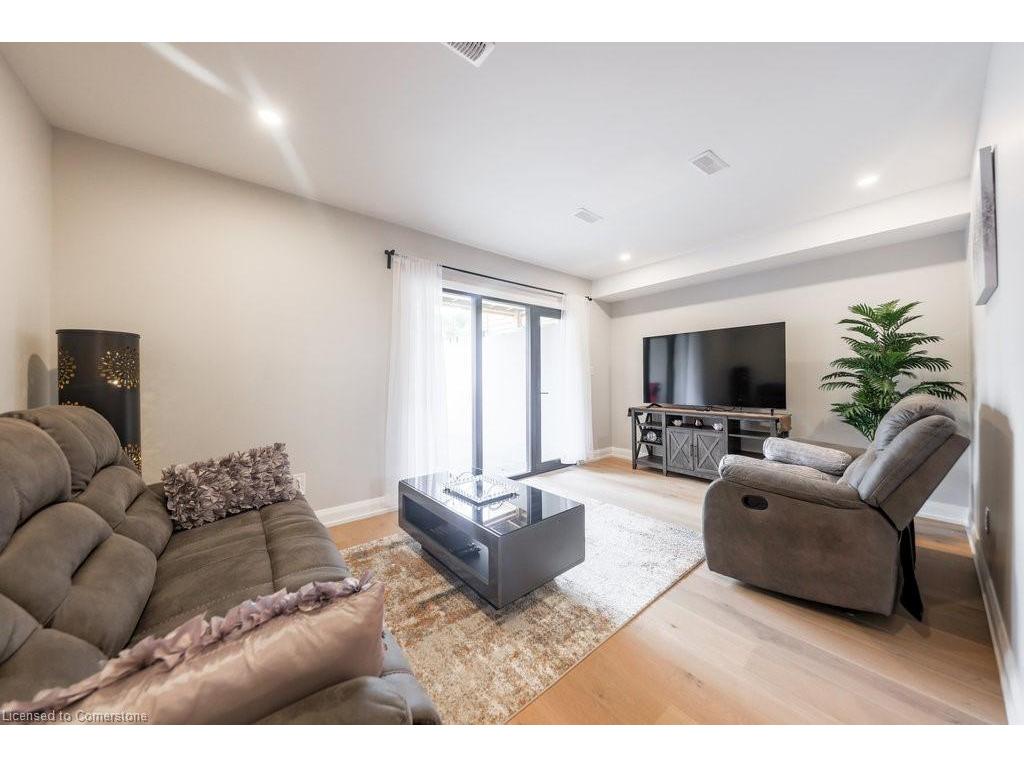 









105


Tenth

Street,
Toronto,




ON
M8V 3E9

