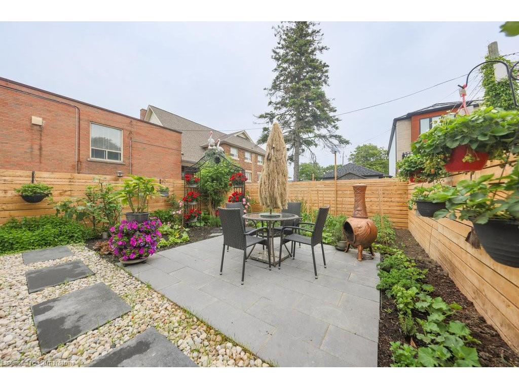 









105


Tenth

Street,
Toronto,




ON
M8V 3E9

