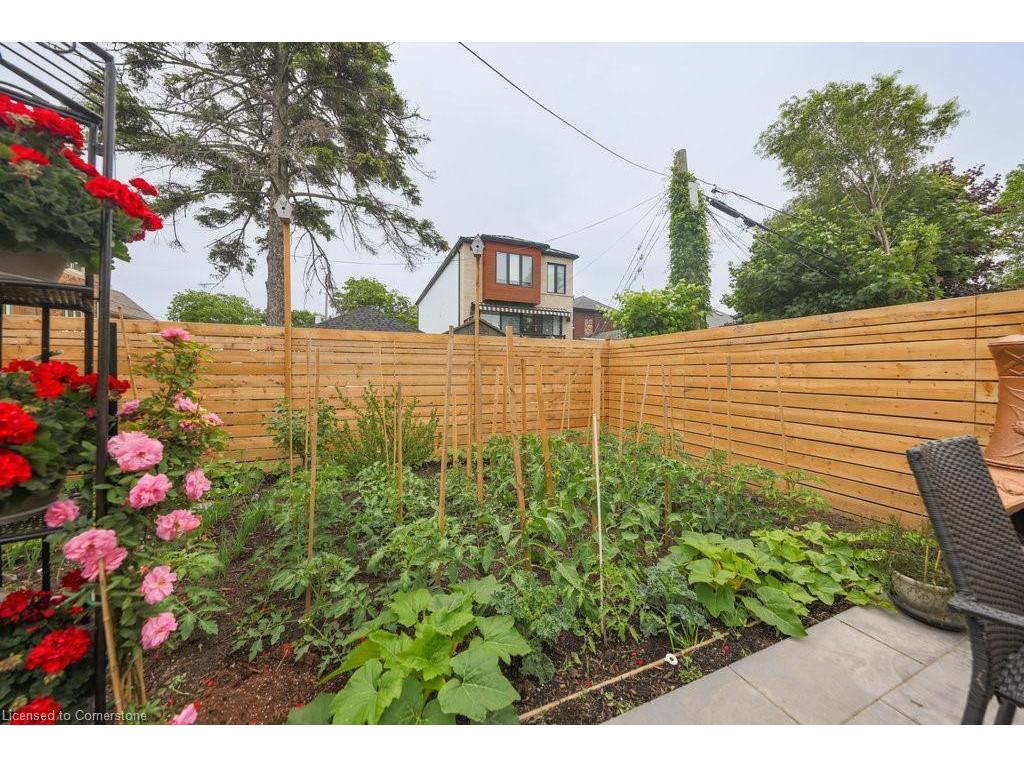 









105


Tenth

Street,
Toronto,




ON
M8V 3E9

