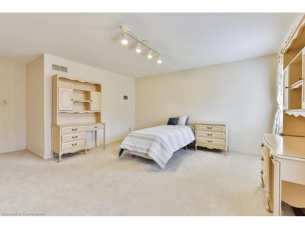 









2390


Mississauga

Road,
Mississauga,




ON
L5H 2L1

