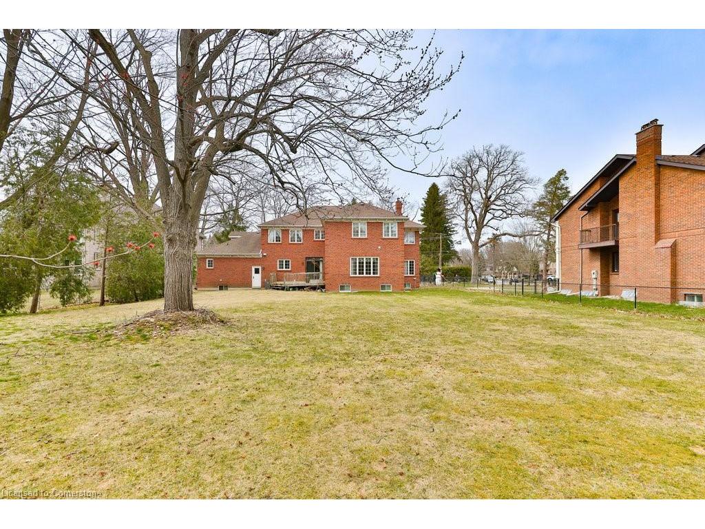 









2390


Mississauga

Road,
Mississauga,




ON
L5H 2L1

