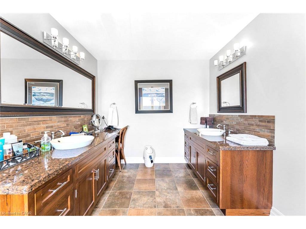 









915


Queenston

Road,
Niagara-on-the-Lake,




ON
L0S 1J0

